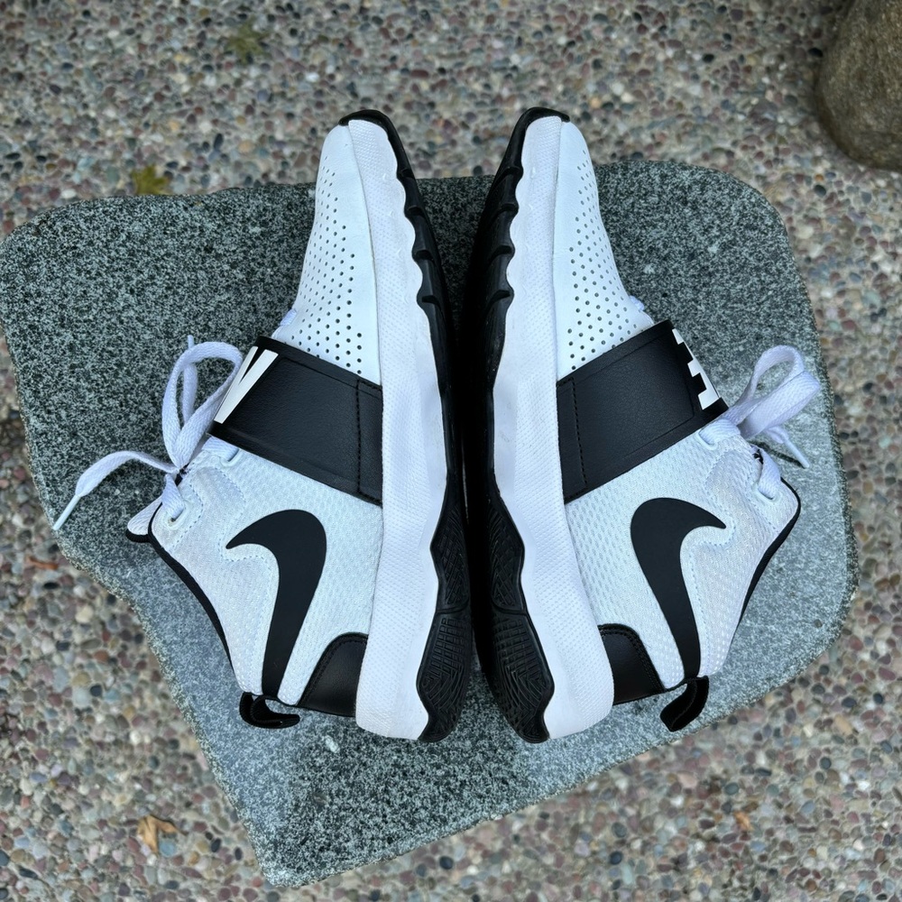 ✨ NIKE TEAM HUSTLE D 8 SNEAKERS ✨ - Picture 4 of 11